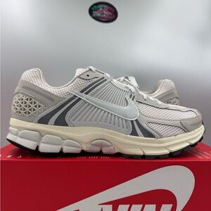 Nike Air Zoom Vomero 5 Platinum Tint Photon Dust BRAND NEW Size 10.5